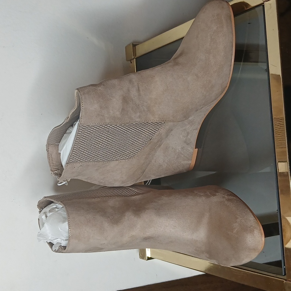Torrid  beige taupe wedge gore heels size 10
